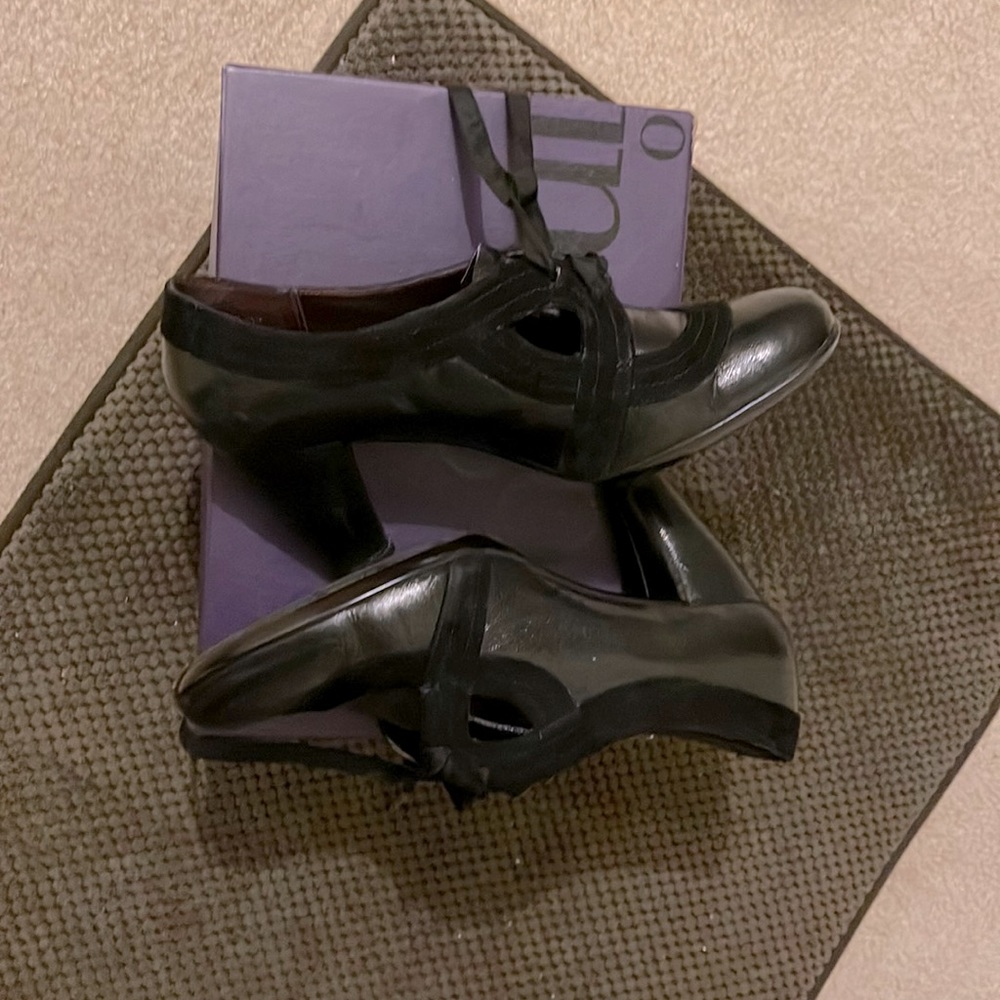 Cute black pumps- Indigo by Clark’s